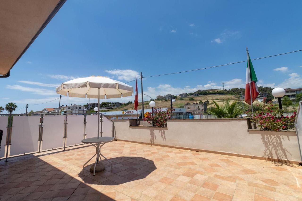 Hotel Federica Riace Marina Bagian luar foto